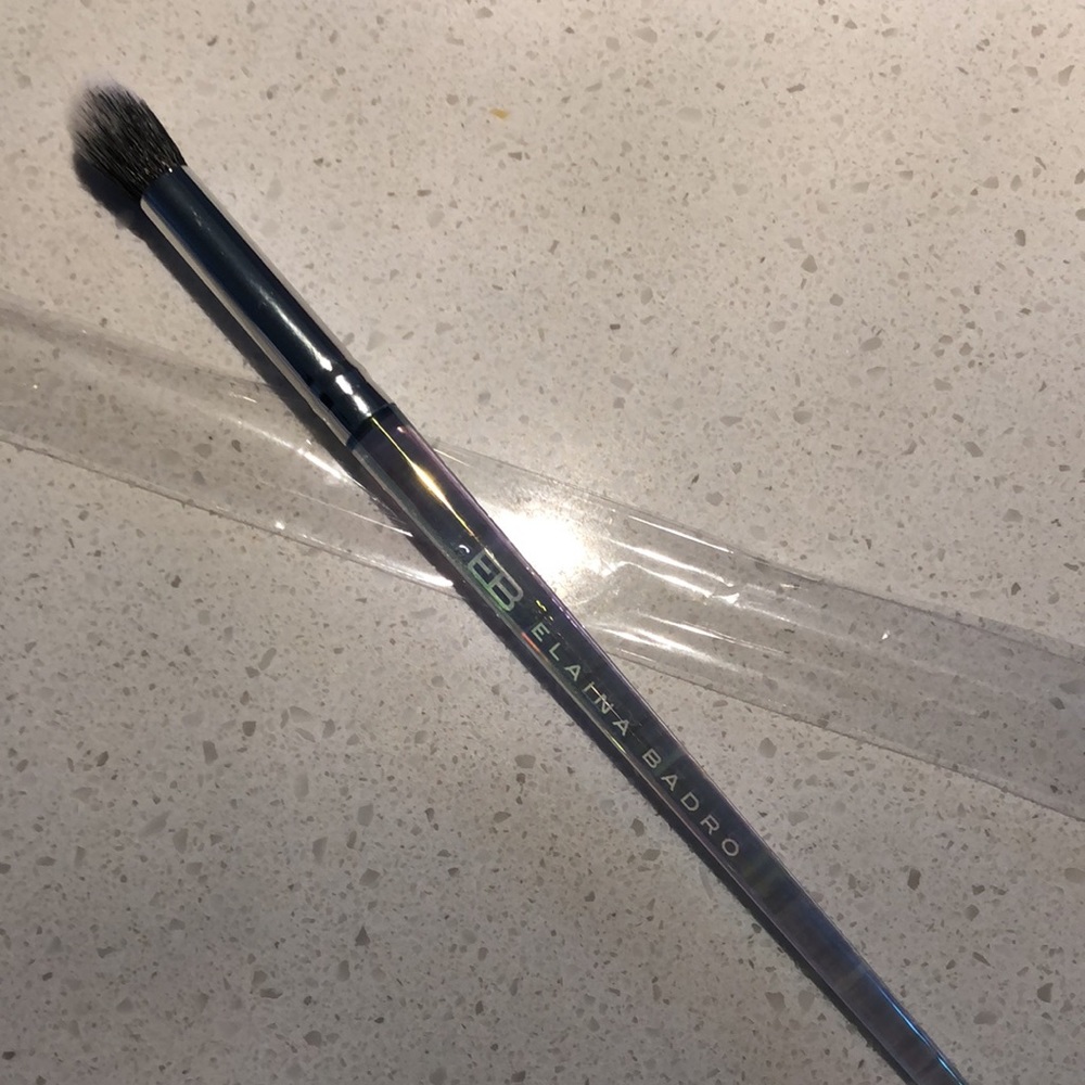 EB ELAINA BADRO Colourful holographic make-up eye shadow brush. NWOT in plastic